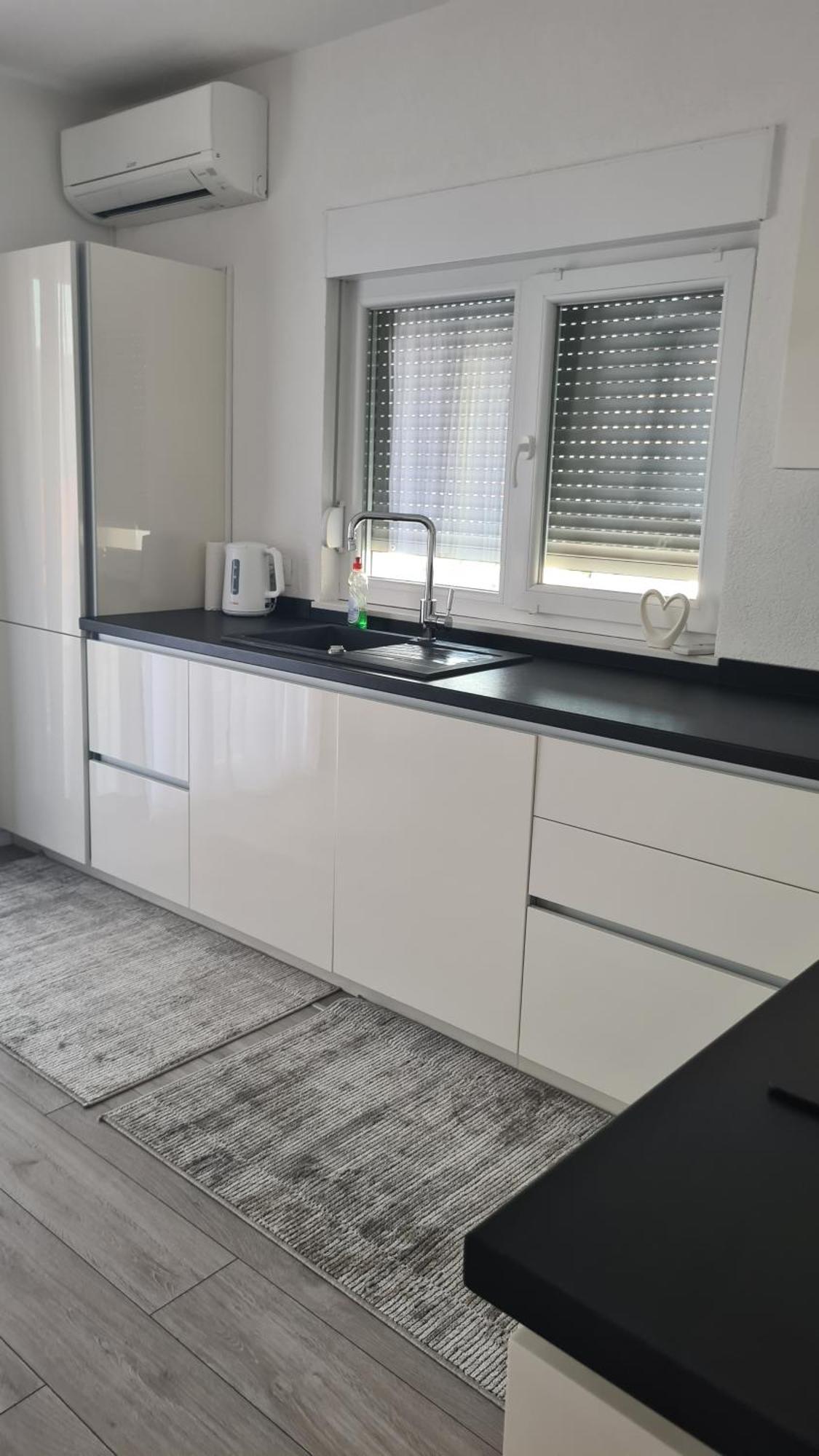 Apartment Merry - Free Garage & Parking Mostar Bagian luar foto