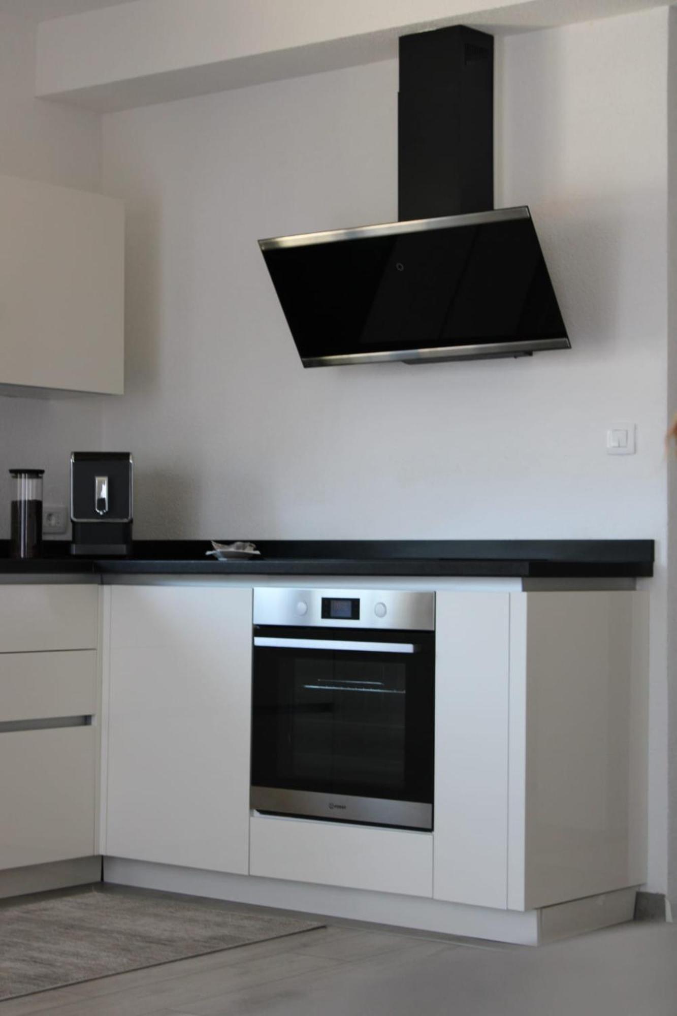 Apartment Merry - Free Garage & Parking Mostar Bagian luar foto