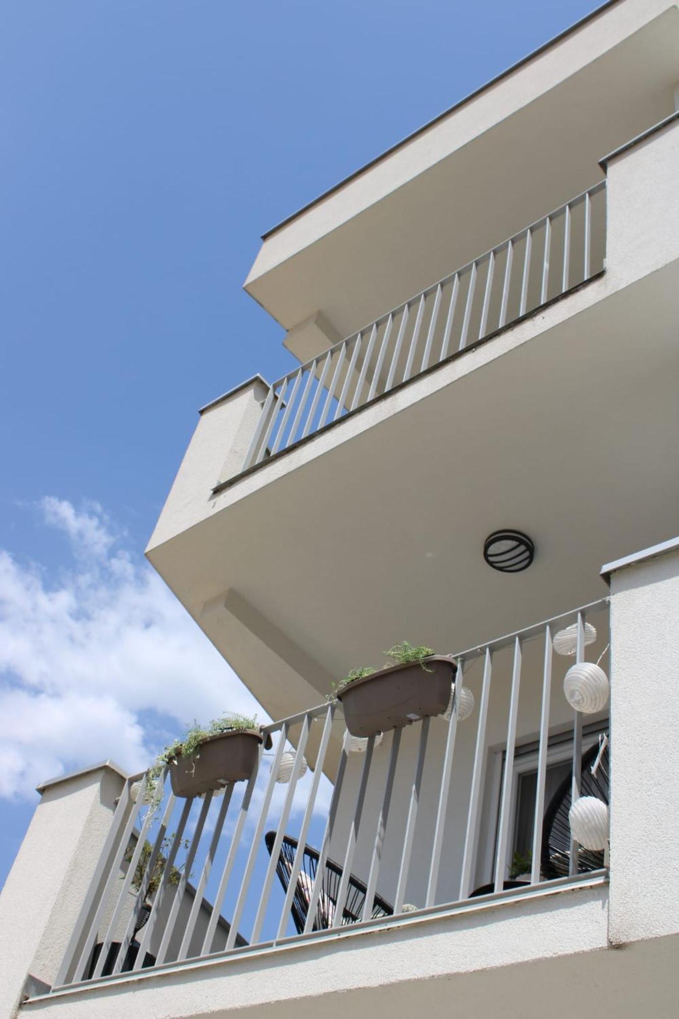 Apartment Merry - Free Garage & Parking Mostar Bagian luar foto