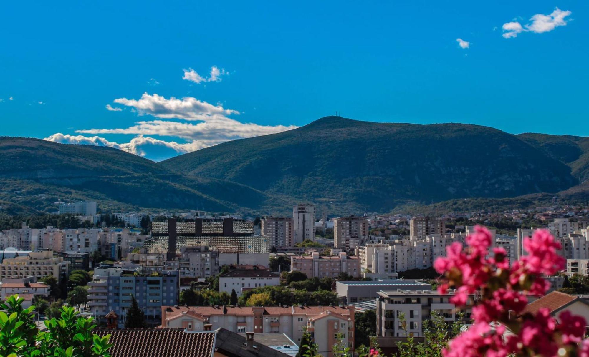 Apartment Merry - Free Garage & Parking Mostar Bagian luar foto