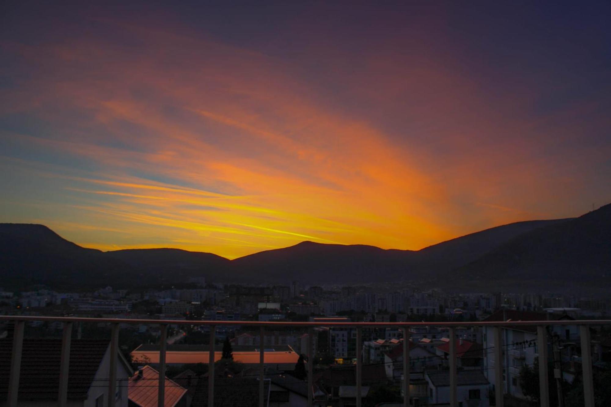Apartment Merry - Free Garage & Parking Mostar Bagian luar foto