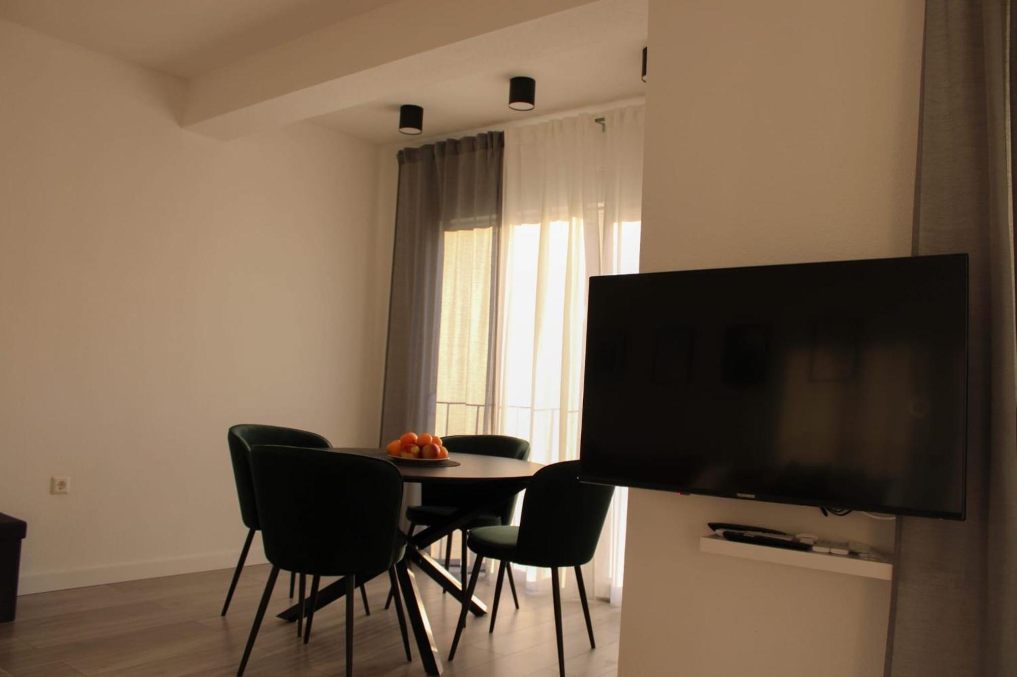 Apartment Merry - Free Garage & Parking Mostar Bagian luar foto