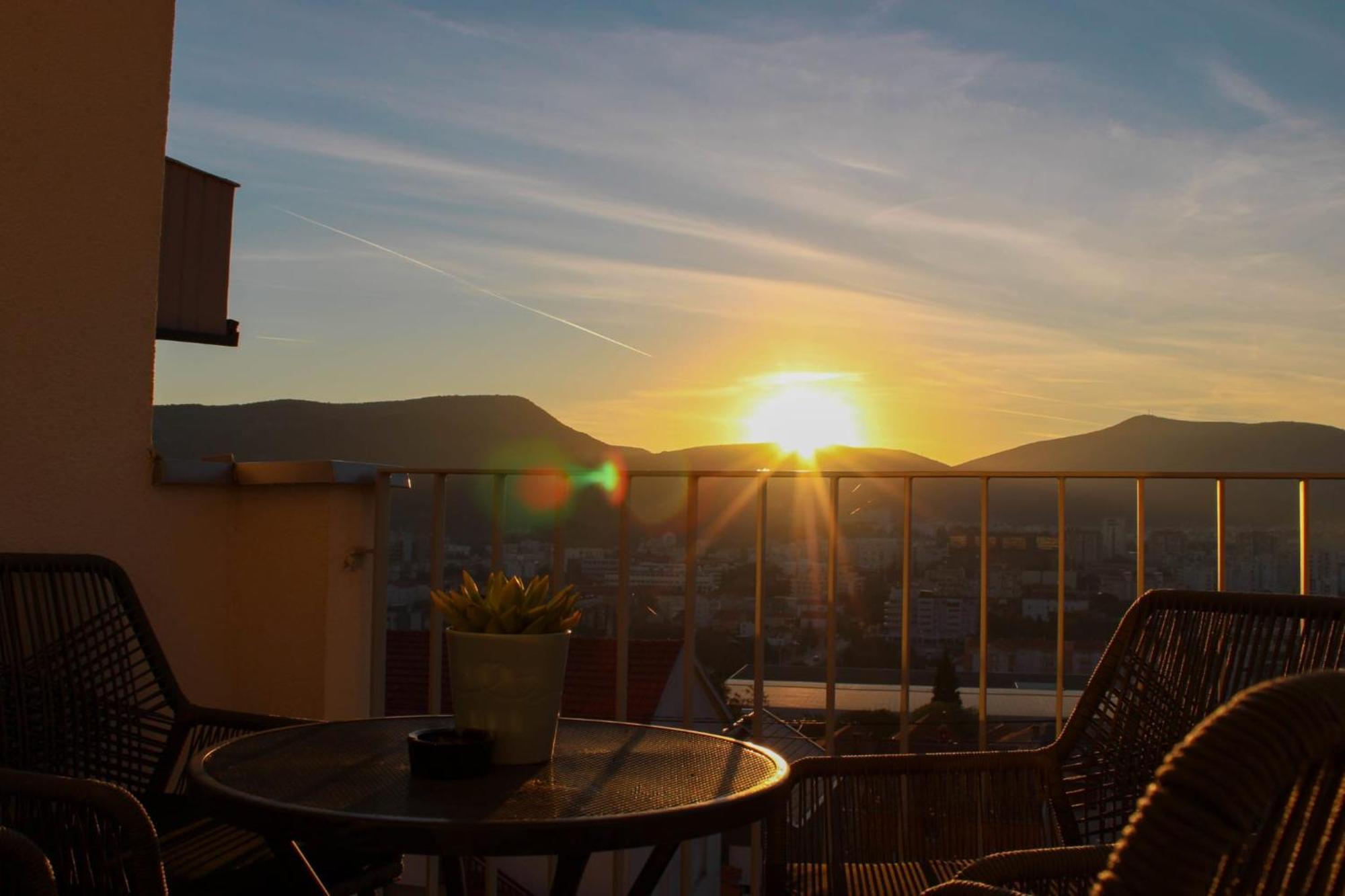 Apartment Merry - Free Garage & Parking Mostar Bagian luar foto
