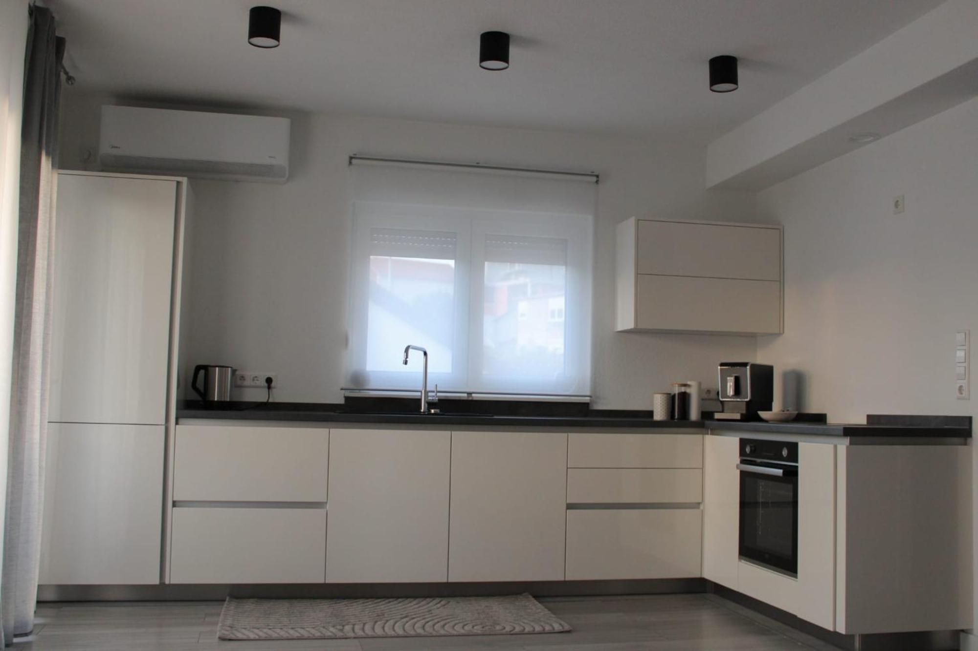 Apartment Merry - Free Garage & Parking Mostar Bagian luar foto