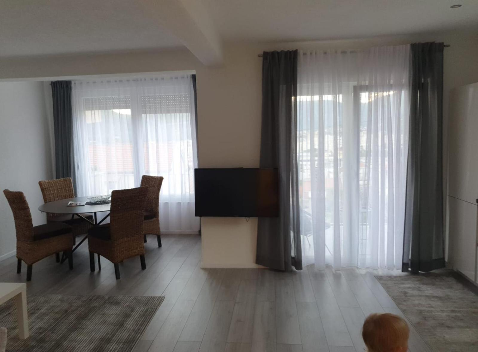 Apartment Merry - Free Garage & Parking Mostar Bagian luar foto